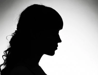 Ένα χρόνο μετά την επέμβαση στο κεφάλι μια δημοσιογράφος εξομολογείται…(φώτο)